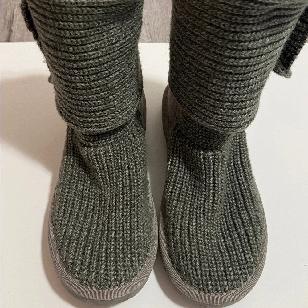 Authentic UGG Australia Classic Cardi boots Gray Size 8 - Picture 2 of 12